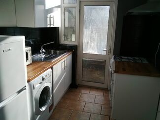 Beautiful 2 Bedroom Ground Floor Maisonette Flat with Front and Rear Garden - North Tottenham